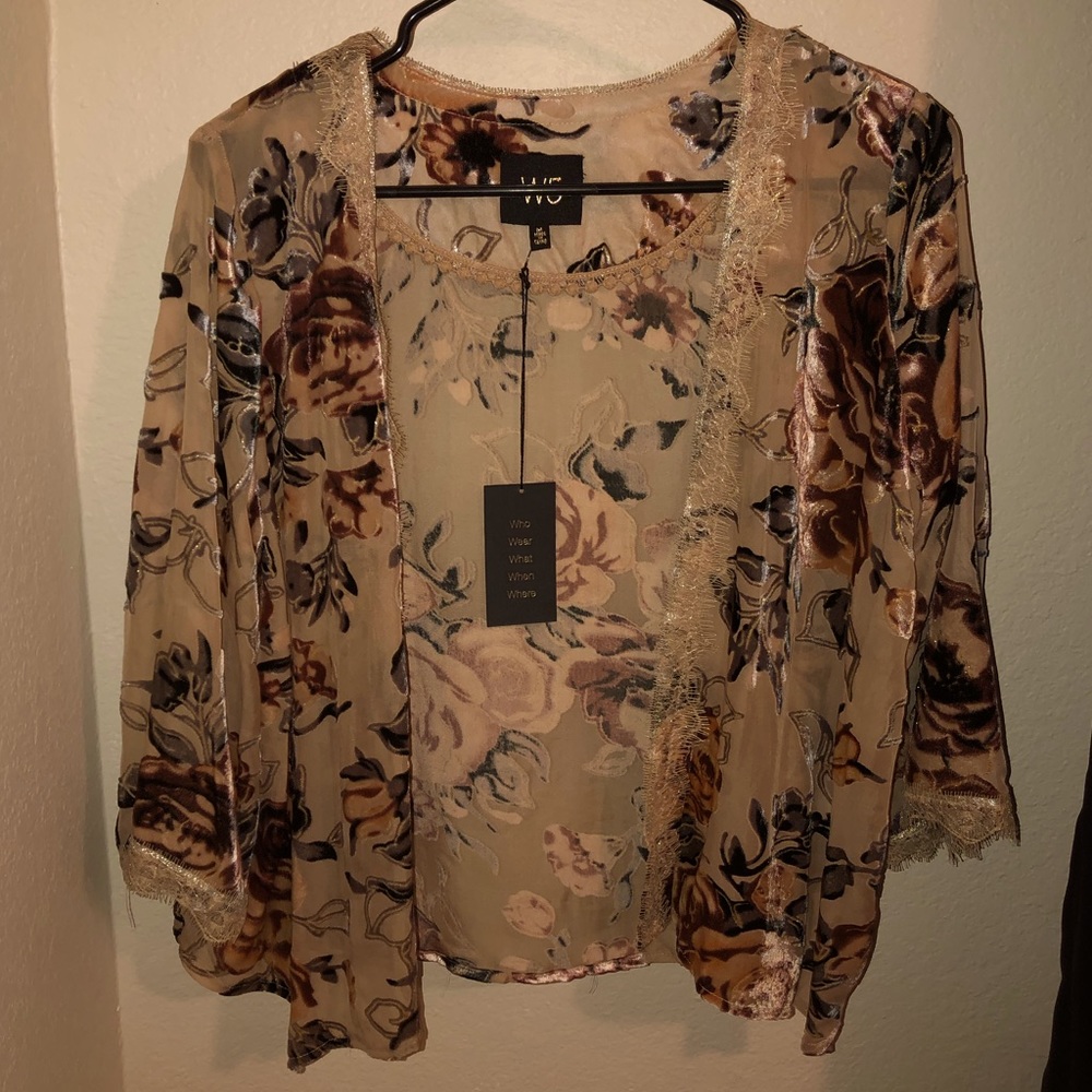 NWT W5 sheer velvet flower short kimono